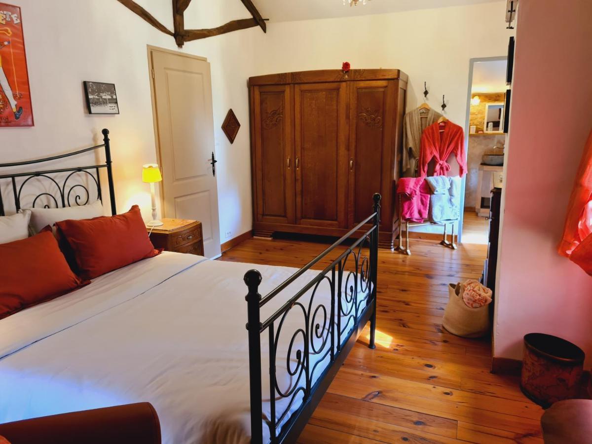 Ferme De Tayac - Charme Avec Pool Hotel Les Eyzies Exterior photo