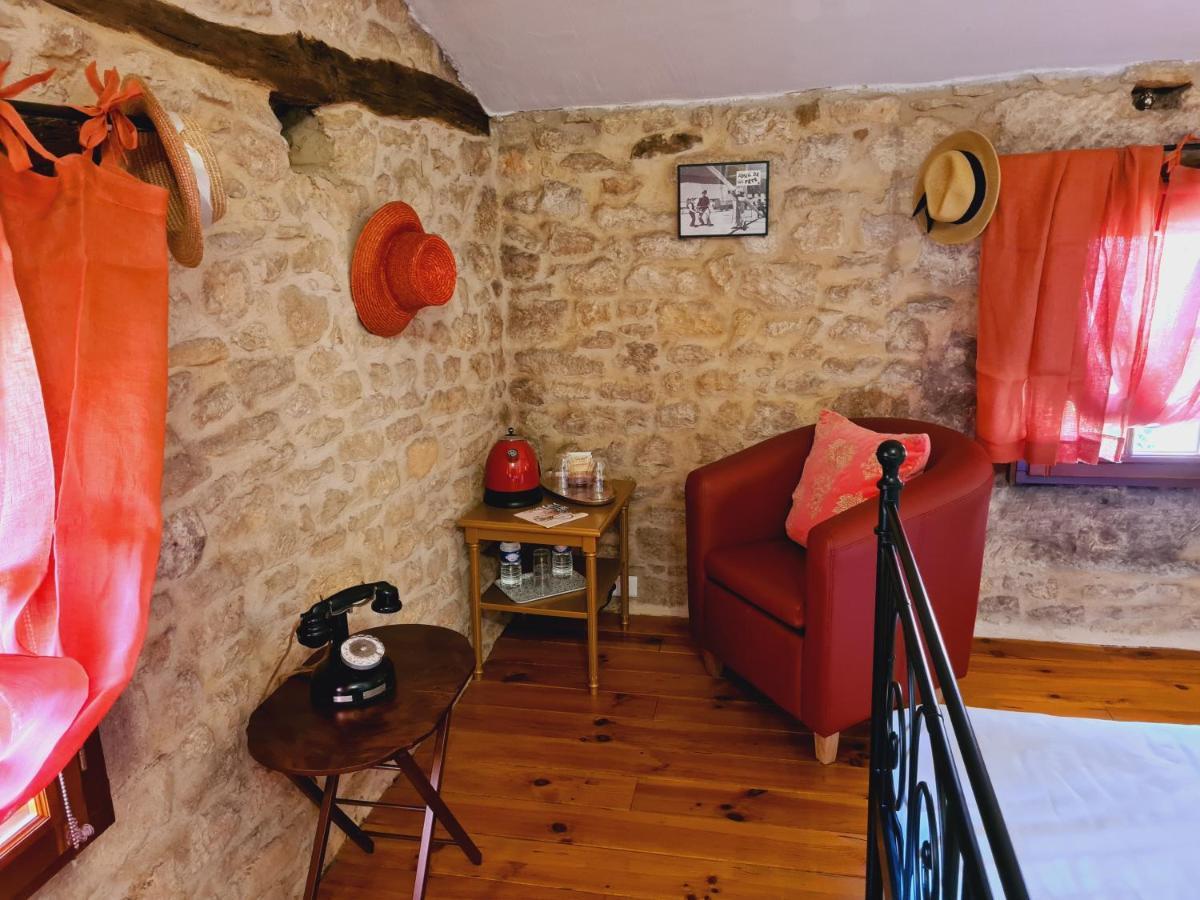 Ferme De Tayac - Charme Avec Pool Hotel Les Eyzies Exterior photo