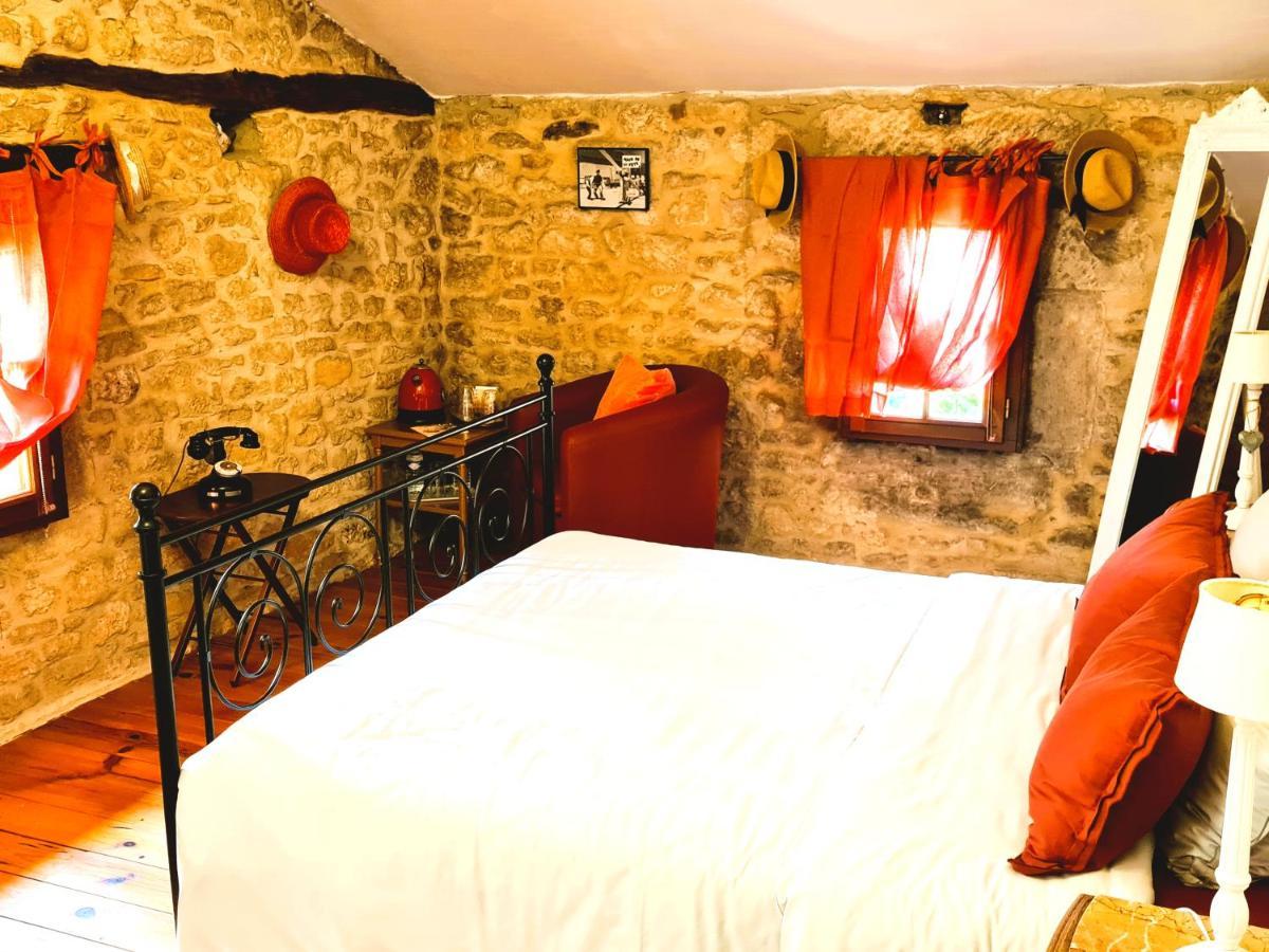 Ferme De Tayac - Charme Avec Pool Hotel Les Eyzies Exterior photo